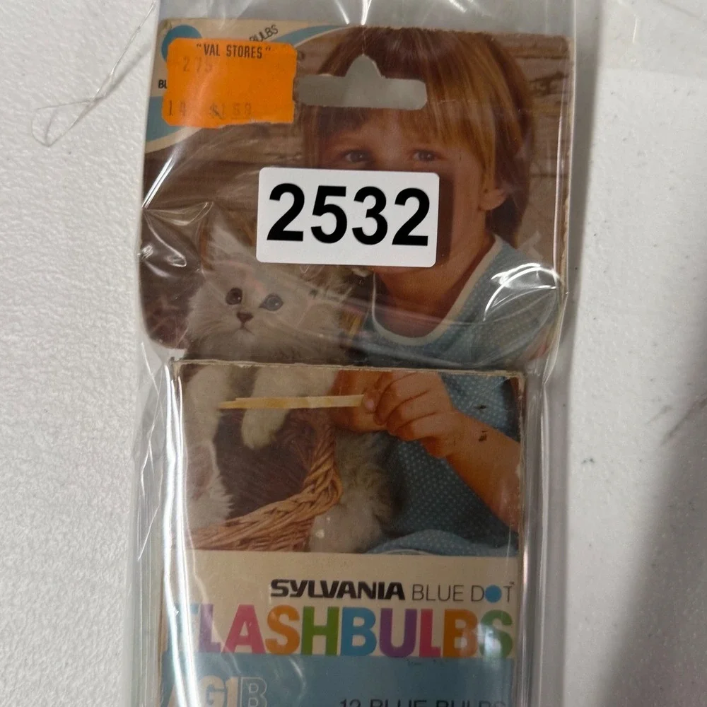 Sylvania Blue Dot AG1B‎ Flashbulbs 12 Count Vintage Camera Accessory